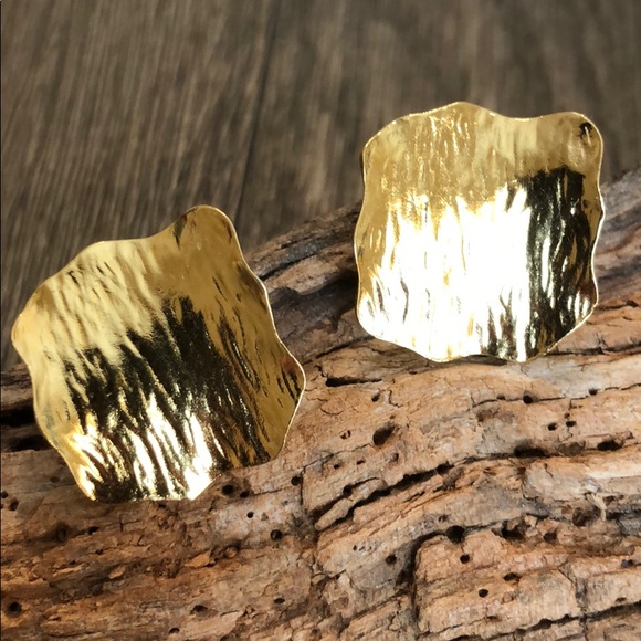 Vintage Hammered Textured Goldtone Clip Earrings - Picture 5 of 11